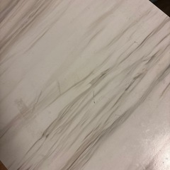 ホワイトテーブル丸の画像