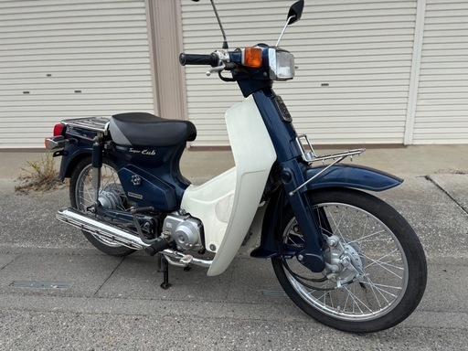 ⭐️スーパーカブ50最上級グレード『custom』⭐️4速ギア・セルスタート付モデル⭐️バッテリー・プラグ・グリップなど新品交換済みで快調⭐️