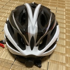自転車用　ヘルメット　Lの画像