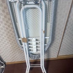 折りたたみ式アイロン台の画像