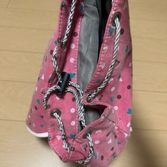 ピンクのリュック　女の子の画像