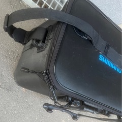 シマノSHIMANOタックルバッグ ロッドレスト　ハードBK-021R 27Lの画像