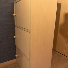 3段扉付きカラーボックスの画像