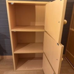 3段扉付きカラーボックスの画像