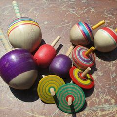 ☆温かみのある木製コマ 10個セット◆老若男女問わず楽しめる懐かし玩具