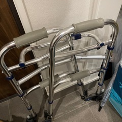 歩行器　介護の画像