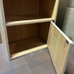 平成レトロ ガラス スライド 扉付き棚の画像