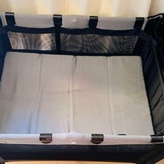 Katoji 折りたたみ式 ベビーベッド メッシュ ブラック マットレス付 中古の画像