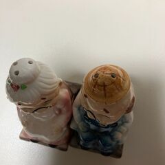 陶器の置物（塩コショウ入れ）2個セットの画像