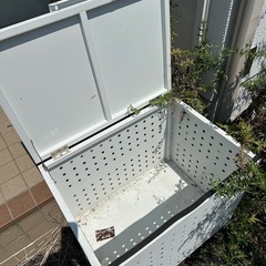 ゴミ袋ストッカー ベランダ用 物置きとしても可 雨に濡れない蓋付き の画像