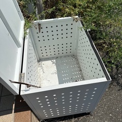 ゴミ袋ストッカー ベランダ用 物置きとしても可 雨に濡れない蓋付き の画像