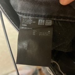 ユニクロ　ジーンズ　レディース　黒系の画像