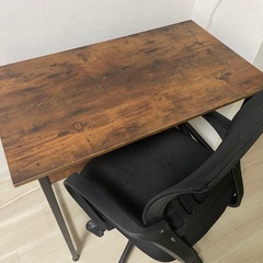 机と椅子の画像