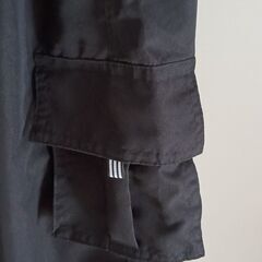 黒カーゴパンツの画像