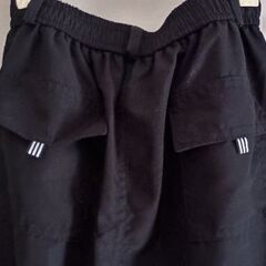 黒カーゴパンツの画像
