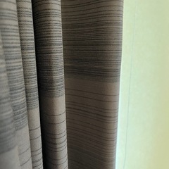 カインズのカーテン ブラウン　100×200cm×2枚組【目立つ汚れなし】の画像