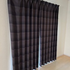 カインズのカーテン ブラウン　100×200cm×2枚組【目立つ汚れなし】の画像