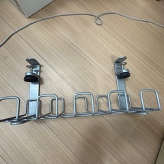 【受け渡し予定者決定済】デスク下 コード類整理 金属トレー④の画像