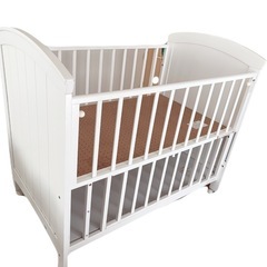 ホワイト ベビーベッドの画像