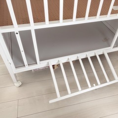 ホワイト ベビーベッドの画像