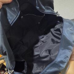 今年高校卒業した子から頂いた物になります。実働1年品。ナイロンスクールバッグ♪※直接手渡し限定で場所は東京都武蔵村山市の画像