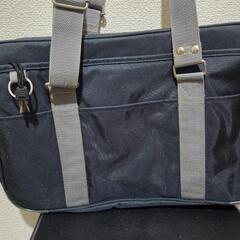 今年高校卒業した子から頂いた物になります。実働1年品。ナイロンスクールバッグ♪※直接手渡し限定で場所は東京都武蔵村山市の画像