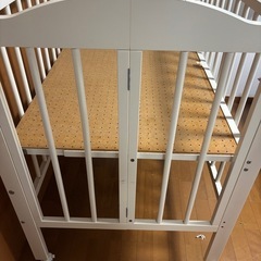 ベビーベッド　折りたたみ　2段階調整可能の画像