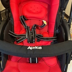 バウンサーとアップリカベビーカーの画像