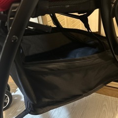 バウンサーとアップリカベビーカーの画像