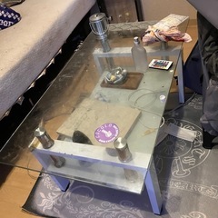 ガラステーブル白色の画像