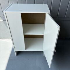 値下げ中‼️☆美品☆　IKEA　BAGGEBO　バッゲボー　キャビネット　扉付き　ホワイトの画像