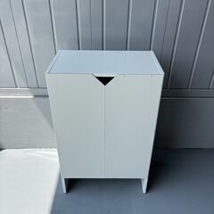値下げ中‼️☆美品☆　IKEA　BAGGEBO　バッゲボー　キャビネット　扉付き　ホワイトの画像