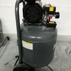 本日限定‼️ アストロ　サイレント　 コンプレッサー 38L 静音 100V DIY 塗装の画像