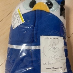 【8/19まで限定出品】新品ディズニー　フード付きマントセットの画像