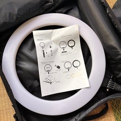 𝐓𝐢𝐤𝐓𝐨𝐤 インスタ 撮影ライト 女優ライト スマホスタンド 中古品 の画像