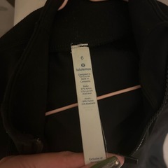 lululemonジャケットの画像