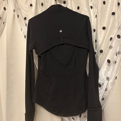 lululemonジャケットの画像