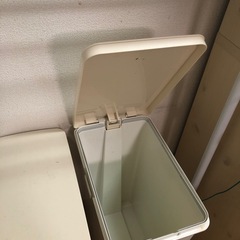 ゴミ箱×2の画像