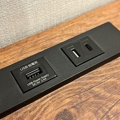 電源タップ付きデスク
の画像