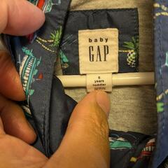 GAP ウインドブレーカー110サイズ男児の画像
