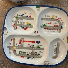 子供食器　水筒カバーセット　はたらく車の画像