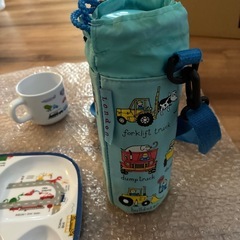 子供食器　水筒カバーセット　はたらく車の画像