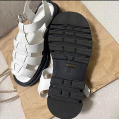ホワイト厚底サンダルの画像