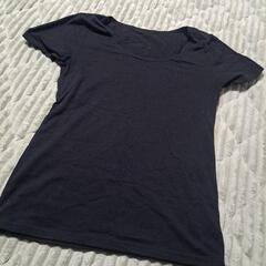 レディース黒のTシャツの画像