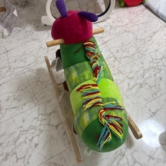 はらぺこあおむしロッキングチェアーの画像
