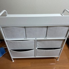 白い収納チェストの画像