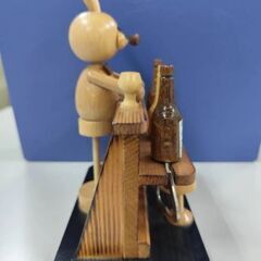 ウサギのバーテンダーの置物（栓抜き、缶切り、コルク抜き）の画像