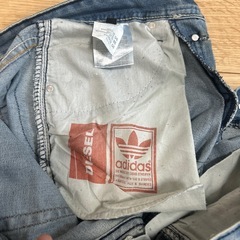 DIESEL×adidasコラボジーンズの画像