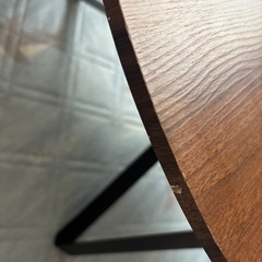 丸いデーブル2つセットの画像