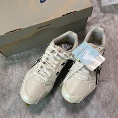 アシックス　新品スパイクの画像